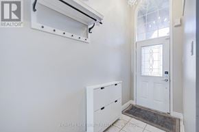 Oakville (Wc Wedgewood Creek) townhouse for rent - A white door with a glass window is in a room with white walls.