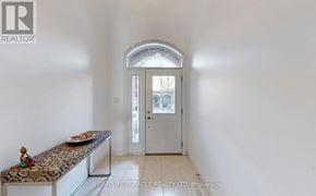 Guelph (Pineridge/Westminster Woods) townhouse for rent - A room with a marble bench and a door leading to another room.