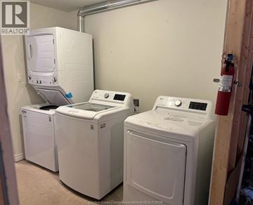 Windsor apartment for rent - A laundry room with a washer and dryer.
