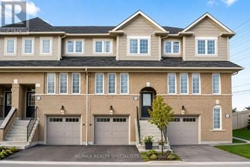 Mississauga (Hurontario) townhouse for rent - A two-story house with a garage on the lower level.