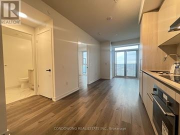 Vaughan (Vaughan Corporate Centre) condo for rent - A kitchen with a stove top oven and a sink.