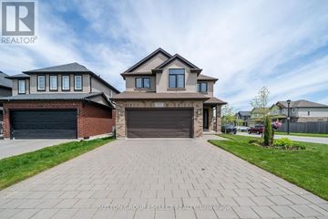 London North (North S) apartment for rent - A house with a driveway in front of it is for sale.