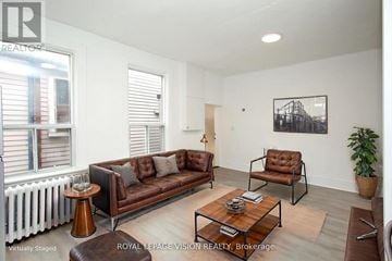 Toronto (Danforth Village-East York) multi-family for rent - UPPER - 819 PAPE AVENUE Upper