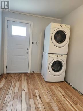 Cambridge apartment for rent - A white door and a washing machine in a room with wooden flooring.