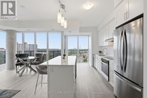 Mississauga (Clarkson) house for rent - A modern kitchen with a dining table and chairs.