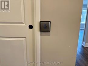 Thorold (Thorold Downtown) apartment for rent - A brokerage sign is on the door.
