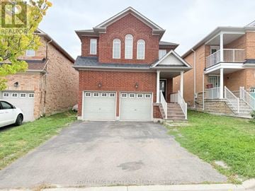 Richmond Hill (Westbrook) apartment for rent - A house with a white car parked in front.