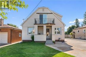 Thorold (Thorold Downtown) apartment for rent - A two-story house with a balcony on the second floor.
