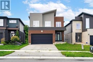 London North (North I) apartment for rent - A row of houses with the first one having a garage door that is black.