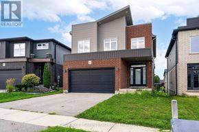 London North (North I) apartment for rent - A modern house with a grey garage door is for sale.