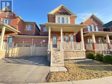 Richmond Hill (Oak Ridges) apartment for rent - A large, multi-level brick house with a covered porch.