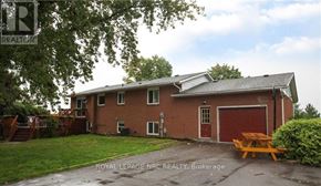 Lincoln (Beamsville) apartment for rent - A house with a red garage door is for sale.