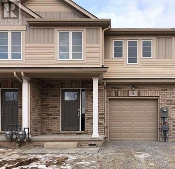 Niagara Falls (Oldfield) townhouse for rent - A house with a garage door numbered 9.