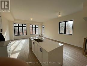 Vaughan (Vellore Village) townhouse for rent - 39 DE LA ROCHE DRIVE