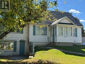 Richmond Hill (Oak Ridges Lake Wilcox) apartment for rent - A house with the number 49 on it is for sale.