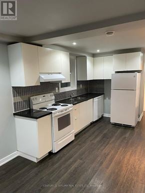 Toronto (Mimico) triplex for rent - LOWER - 78 CAVELL AVENUE Lower