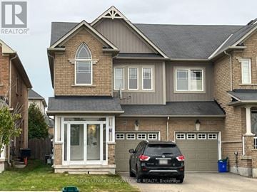 Milton (Cl Clarke) townhouse for rent - A house with a black car in front of it.