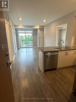Milton (Fo Ford) condo for rent - A modern kitchen with wooden floors and stainless steel appliances.