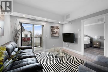 Windsor apartment for rent - A living room with a leather couch and a television.