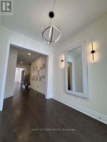 Vaughan (Patterson) apartment for rent - A hallway with a large mirror and lights on the wall.