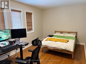 Mississauga (Meadowvale Village) apartment for rent - A bedroom with a bed, desk, and chair.