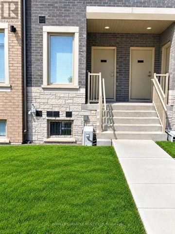 Vaughan (Vaughan Corporate Centre) townhouse for rent - A house with a grey front and a white door.
