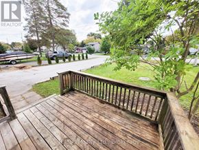 Georgina (Keswick North) apartment for rent - A wooden deck overlooks a grassy area and a parking lot.