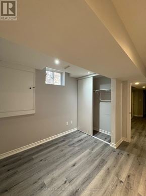 Richmond Hill (Oak Ridges Lake Wilcox) apartment for rent - A room with a window and a door leading to another room.