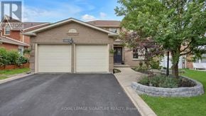 Oakville (Ga Glen Abbey) apartment for rent - A house with a garage and Royal LePage Signature Realty Brokerage in the corner.