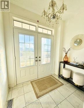 Brant (Paris) townhouse for rent - A foyer with a chandelier, a mirror, and a door with a glass panel.