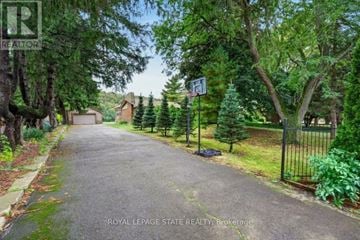 Hamilton (Stoney Creek) apartment for rent - A residential street with a basketball hoop and houses on both sides.