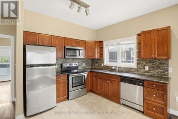 Niagara Falls (Dorchester) townhouse for rent - A kitchen with wooden cabinets and stainless steel appliances.