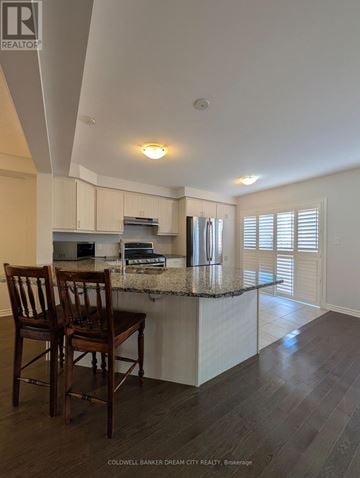 Cambridge townhouse for rent - Two wooden chairs are placed on a kitchen island.