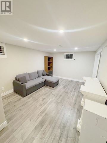 Whitby (Williamsburg) apartment for rent - 925 BYRON STREET N