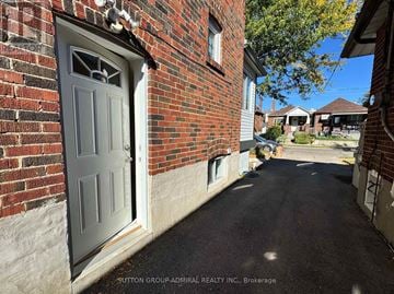 Toronto (Briar Hill-Belgravia) apartment for rent - 451 WHITMORE AVENUE