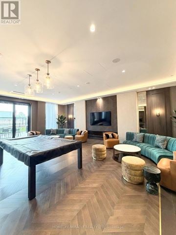 Vaughan (Vaughan Corporate Centre) condo for rent - A spacious living room with a large wooden table and comfortable seating.