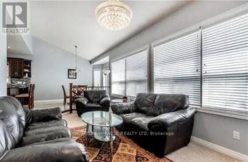 Guelph (Clairfields/Hanlon Business Park) apartment for rent - A living room with black leather furniture and a glass table.