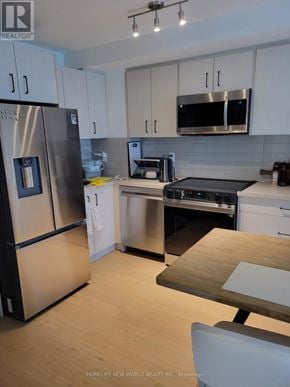 Toronto (Tam O'shanter-Sullivan) condo for rent - A kitchen with a refrigerator, microwave, oven, and cabinets.