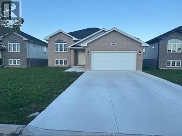 Lakeshore apartment for rent - A house with the number 3922 on the garage door.
