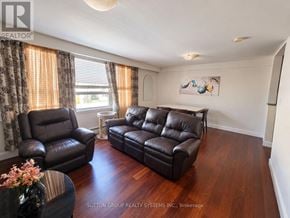 Toronto (Keelesdale-Eglinton West) townhouse for rent - A living room with a black leather couch and chair.
