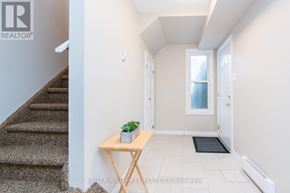 London North (North F) townhouse for rent - A hallway with a table and a potted plant.