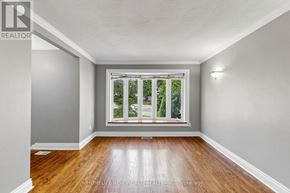 Newmarket (Bristol-London) apartment for rent - A room with a window and wooden flooring.