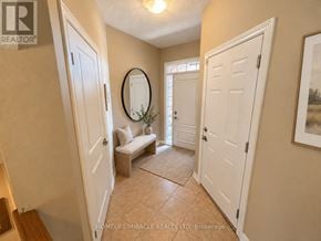 Hamilton (Meadowlands) townhouse for rent - A hallway with a bench and a mirror.