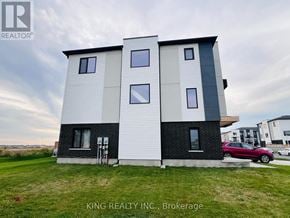 London South (South W) townhouse for rent - A modern two-story house with a white and black exterior is for sale.