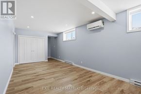 Hawkesbury apartment for rent - A room with a wooden floor and a white door.