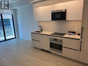 Toronto (Bayview Village) condo for rent - A kitchen with a microwave above the stove.