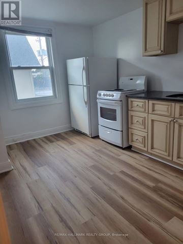 Ottawa triplex for rent - # 2 - 570 GLADSTONE AVENUE # 2