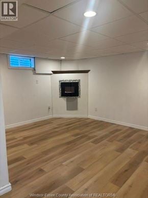 Windsor townhouse for rent - A room with wooden flooring and a flat screen TV mounted on the wall.