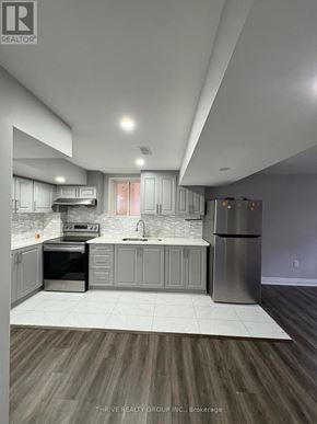Milton (Fo Ford) apartment for rent - A modern kitchen with a refrigerator, sink, and oven.