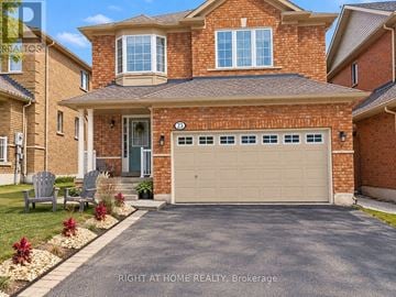 Richmond Hill (Devonsleigh) apartment for rent - A brick house with a garage door and a driveway.